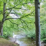Broomhills Farm River Eco Pods Bauernhof *