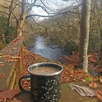 Broomhills Farm River Eco Pods Bauernhof