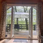 Farm stay Broomhills Farm River Eco Pods