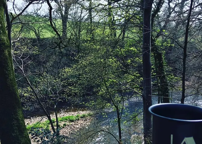 Broomhills Farm River Eco Pods *